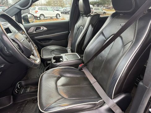 Used 2019 Chrysler Pacifica Limited w/ Advanced Safetytec Group image 14