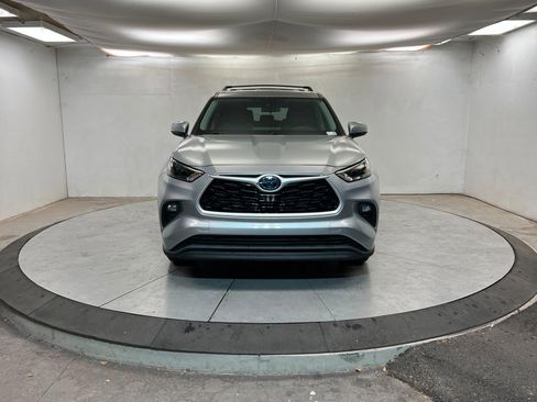 Used 2022 Toyota Highlander LE image 9