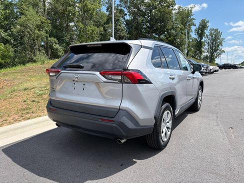 Used 2021 Toyota RAV4 LE FWD image 9