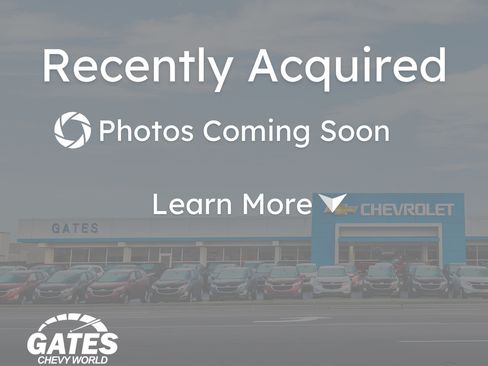 Used 2023 Chrysler Pacifica Touring-L FWD image 2
