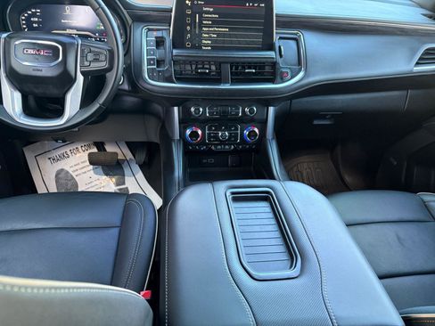 Used 2024 GMC Yukon SLT image 11