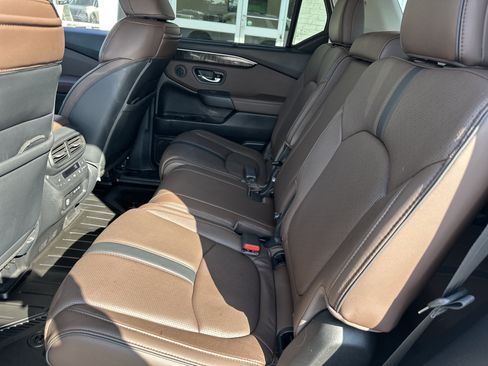 Used 2025 Honda Pilot Elite image 12