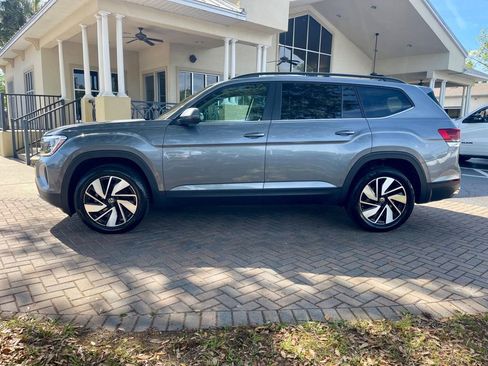 Used 2025 Volkswagen Atlas SE FWD image 2
