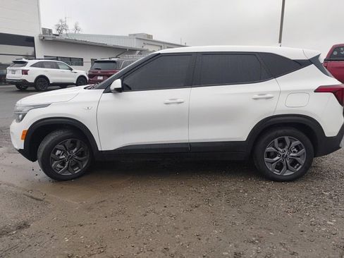 Used 2024 Kia Seltos LX image 2
