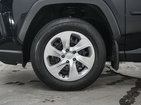 Used 2023 Toyota RAV4 LE FWD image 27