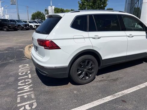 Used 2022 Volkswagen Tiguan SE FWD image 8