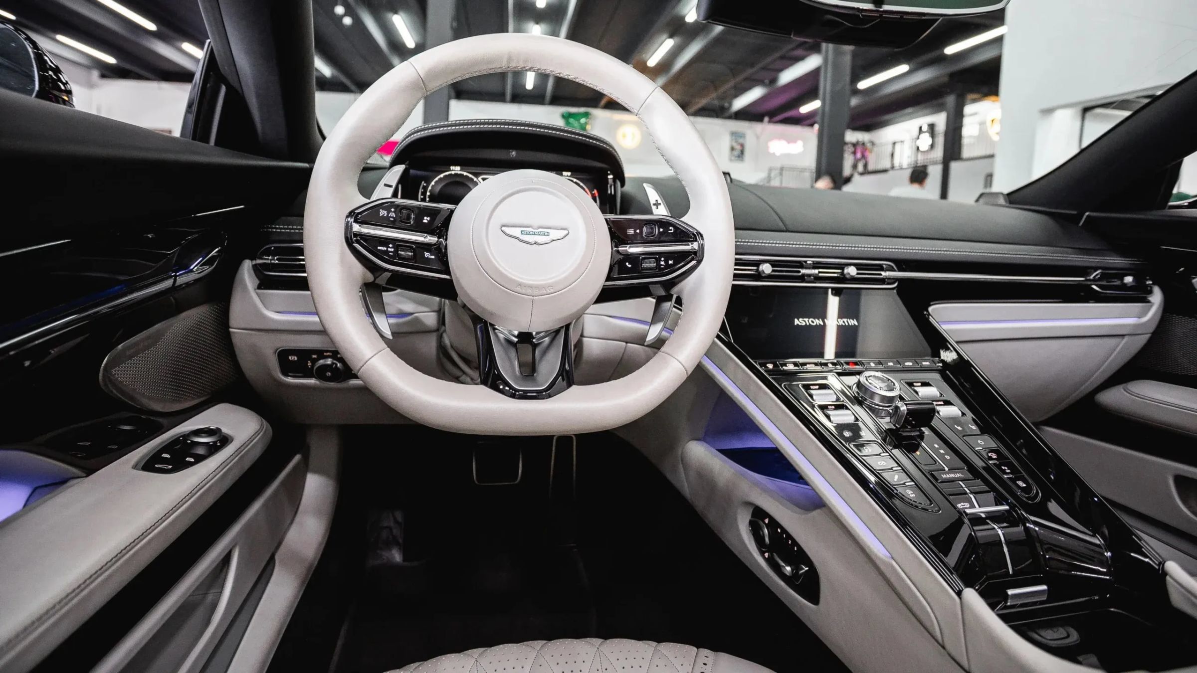 Used 2024 Aston Martin DB12 Convertible RWD image 27