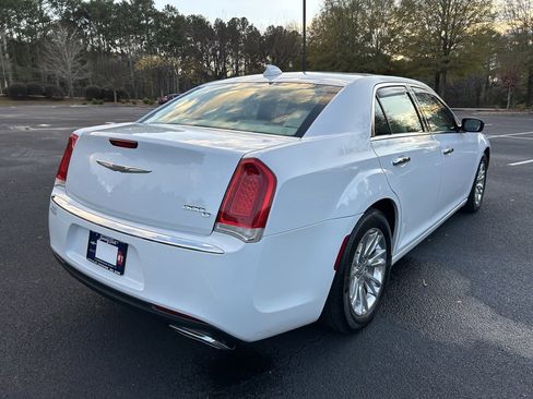 Used 2016 Chrysler 300 C image 19