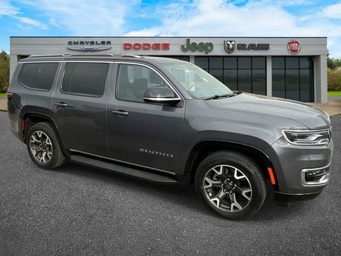 Used 2023 Jeep Wagoneer Series III w/ Convenience Group I image 2