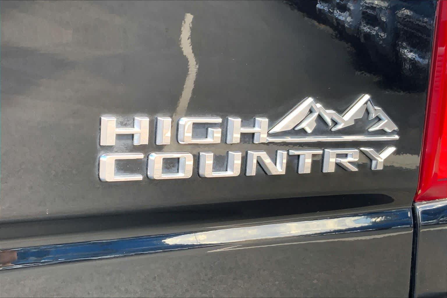 Used 2024 Chevrolet Silverado 2500 High Country w/ Technology Package AWD/4WD image 31