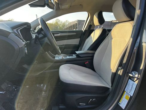 Used 2020 Ford Fusion SE w/ Equipment Group 151A image 9