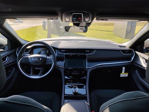 New 2025 Jeep Grand Cherokee Laredo X image 30