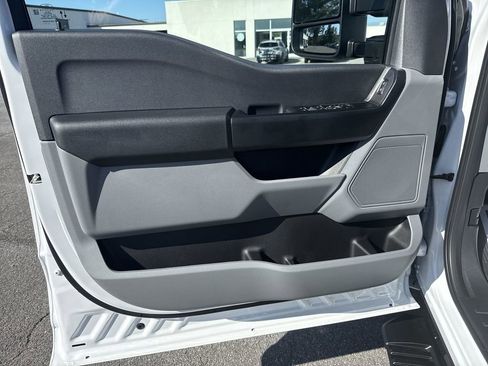 New 2026 Ford F350 XL w/ XL Chrome Package image 19