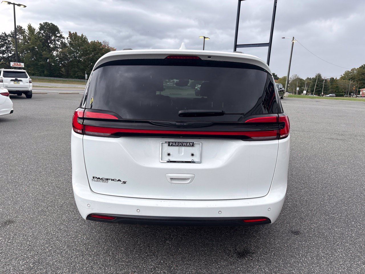 Used 2021 Chrysler Pacifica Touring w/ S Appearance Package FWD image 7
