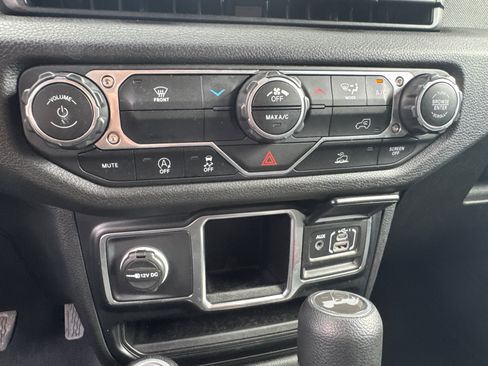 Used 2024 Jeep Wrangler Unlimited Sport AWD/4WD image 29