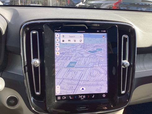 Certified 2023 Volvo XC40 B4 Plus w/ Protection Package Premier image 24