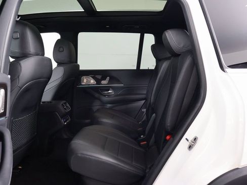 Used 2023 Mercedes-Benz GLS 450 4MATIC image 11