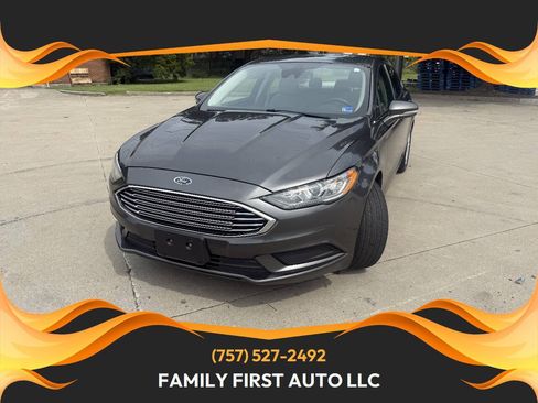 Used 2018 Ford Fusion SE FWD image 1