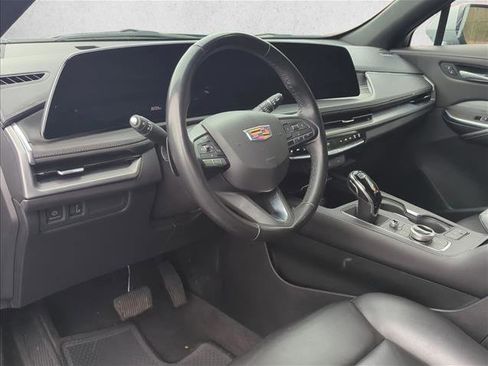 Used 2024 Cadillac XT4 Premium Luxury image 9