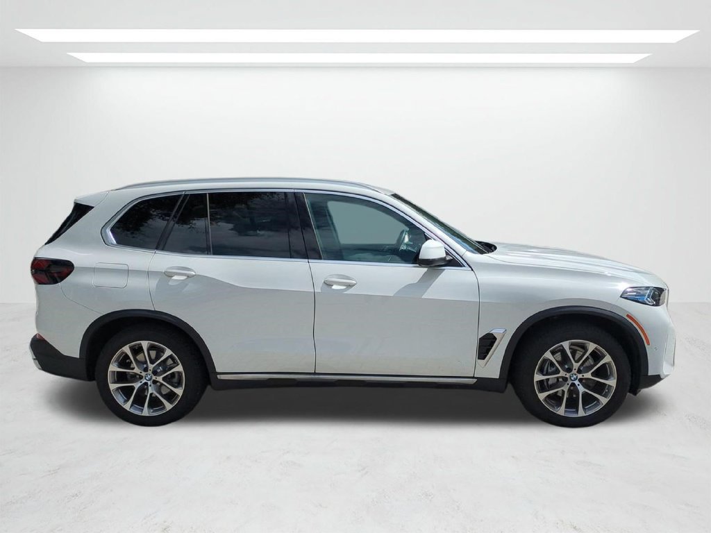 New 2026 BMW X5 sDrive40i w/ Parking Assistance Package RWD image 3