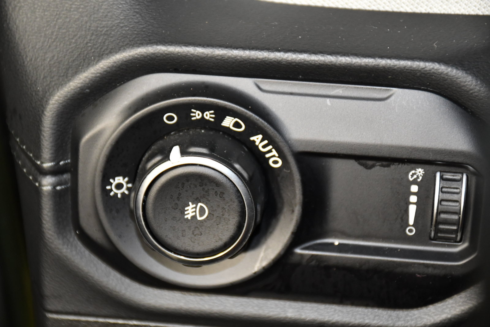 Used 2024 Jeep Wrangler Unlimited Sahara AWD/4WD image 34