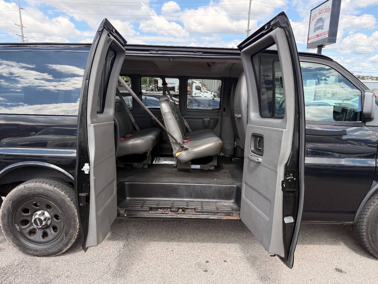 Used 2010 GMC Savana 1500 LS RWD image 36