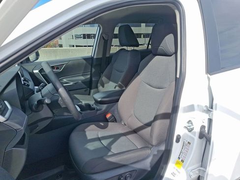 Used 2025 Toyota RAV4 XLE image 5