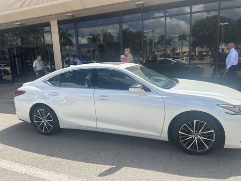 Used 2023 Lexus ES 350 w/ Premium Package image 6