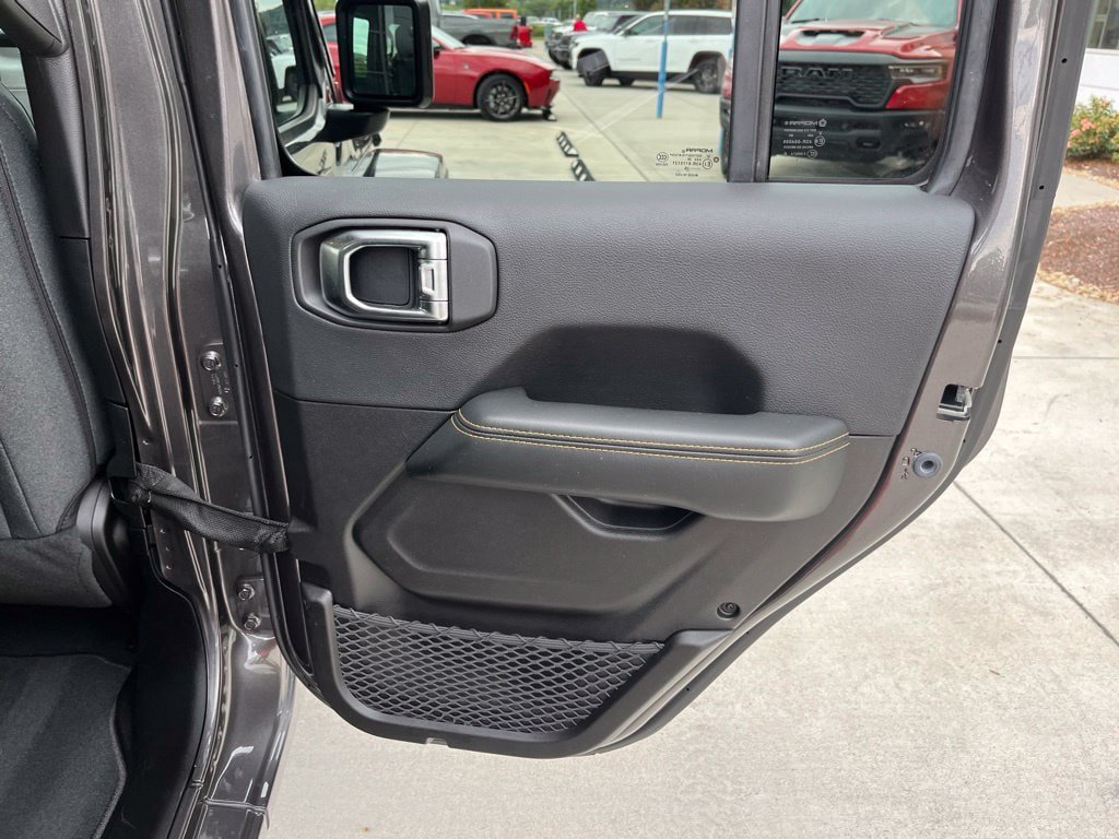 Used 2026 Jeep Wrangler Unlimited Sahara AWD/4WD image 25