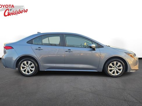 Used 2025 Toyota Corolla LE image 4