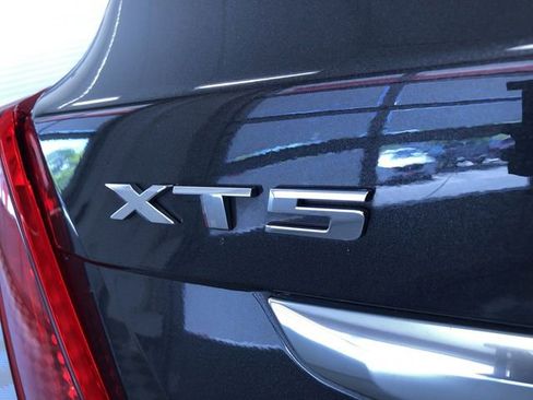 Used 2017 Cadillac XT5 Luxury w/ Driver Awareness Package AWD/4WD image 16