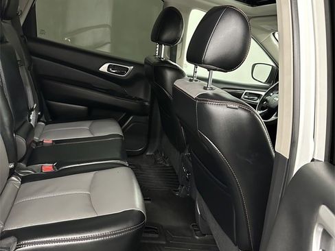Used 2020 Nissan Pathfinder SL image 38
