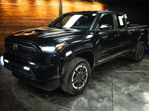Used 2024 Toyota Tacoma TRD Sport AWD/4WD image 2