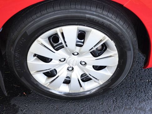 Used 2013 Toyota Yaris LE FWD image 36