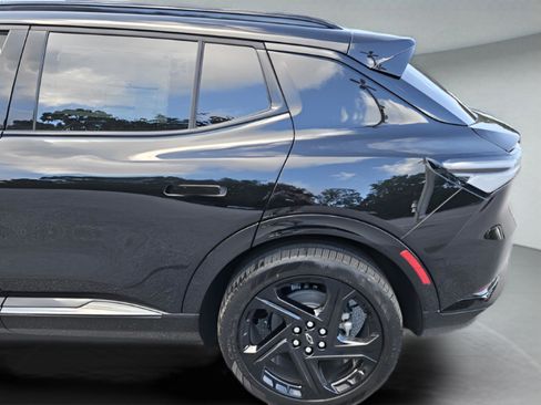 New 2025 Chevrolet Equinox EV RS image 23