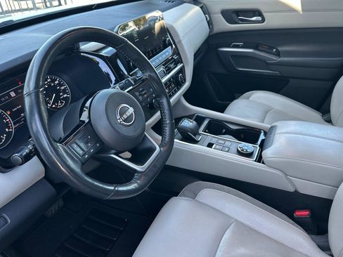 Used 2022 Nissan Pathfinder SL AWD/4WD image 10