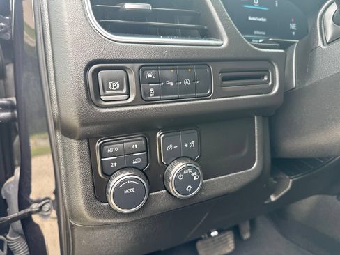 Used 2024 Chevrolet Suburban LT AWD/4WD image 21