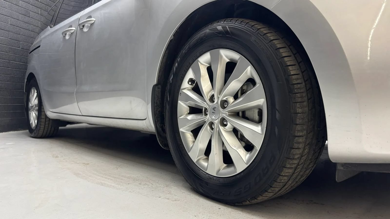 Used 2016 Kia Sedona EX FWD image 5