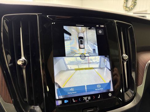 Used 2024 Volvo V60 B5 Cross Country Plus image 17