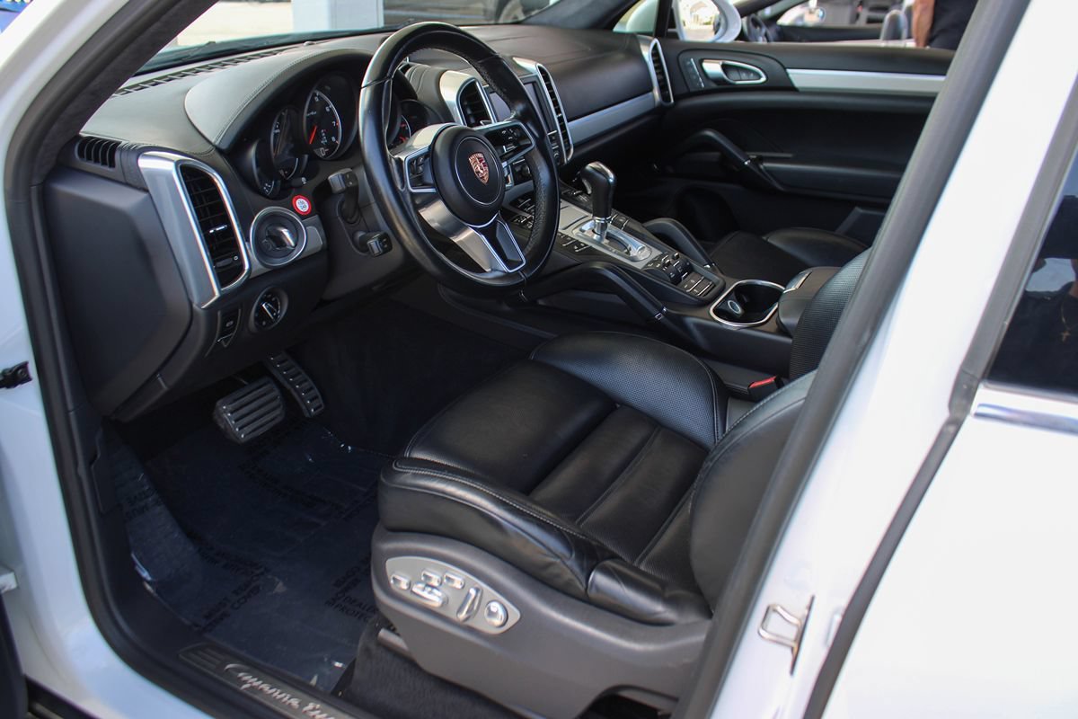 Used 2015 Porsche Cayenne Turbo AWD/4WD image 14