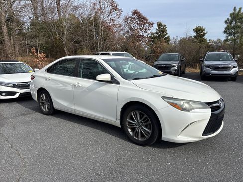 Used 2015 Toyota Camry LE image 8