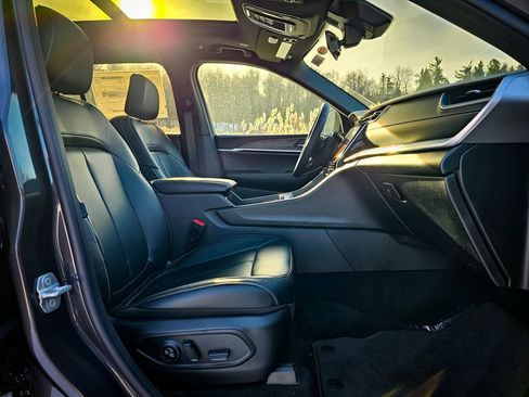 New 2025 Jeep Grand Cherokee Limited image 45