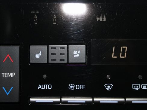 Used 2022 Toyota Avalon Limited w/ Advanced Safety Package image 38