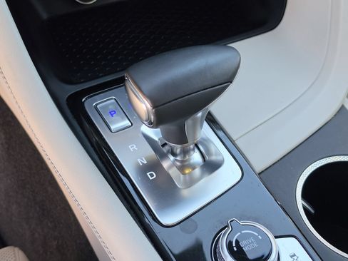 Used 2025 Genesis G70 2.5T RWD image 27