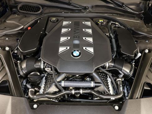 Used 2023 BMW 760i xDrive image 36