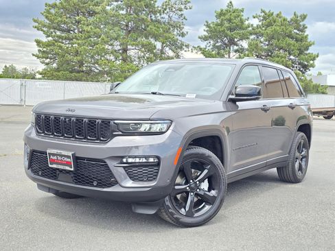 Used 2023 Jeep Grand Cherokee Limited w/ Luxury Tech Group II AWD/4WD image 31