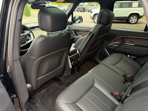 Used 2025 Land Rover Range Rover SE AWD/4WD image 24