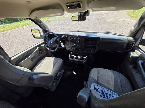 Used 2020 Chevrolet Express 3500 LT w/ LT Preferred Equipment Group RWD image 13