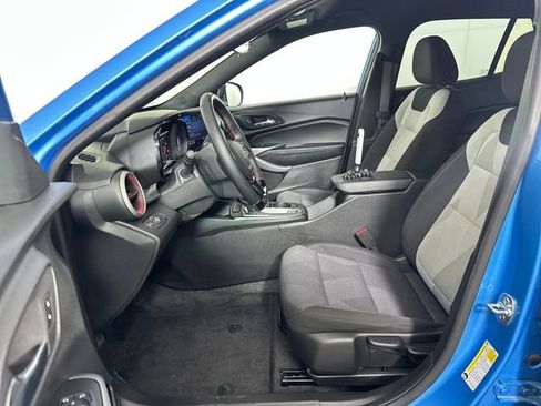 Used 2025 Chevrolet Trax RS w/ Driver Confidence Package image 11