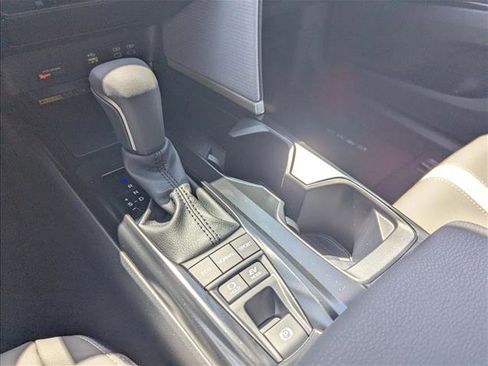 Used 2025 Toyota Camry SE image 15